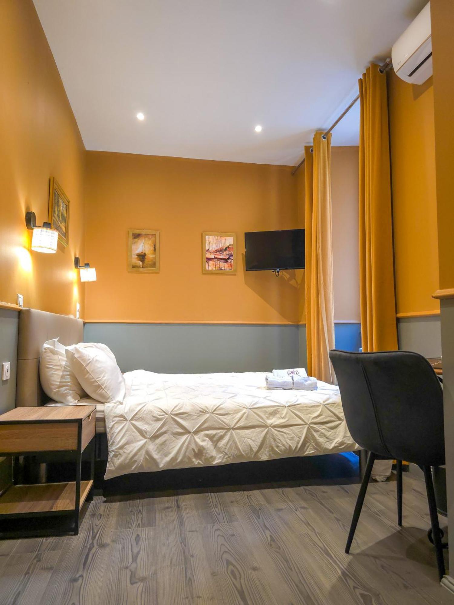Hotel Les Voyageurs Bastia (Corsica)
